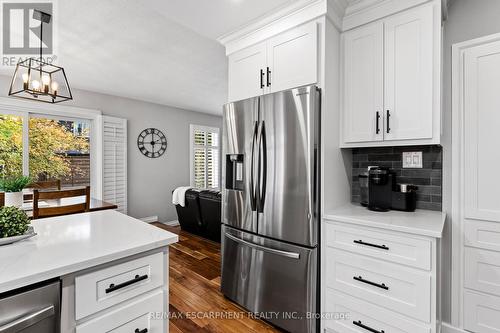 8 Karsh Crescent, Hamilton, ON - Indoor Photo Showing Kitchen