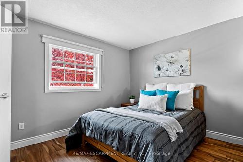 8 Karsh Crescent, Hamilton, ON - Indoor Photo Showing Bedroom