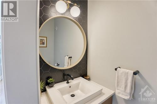 315 Wigwas Street, Ottawa, ON - Indoor Photo Showing Bathroom