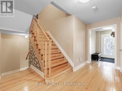 25 Dewell Crescent, Clarington, ON - Indoor Photo Showing Other Room