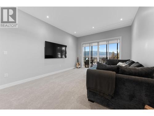 146 Avery Place, Penticton, BC - Indoor Photo Showing Living Room