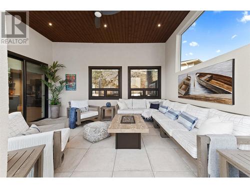 146 Avery Place, Penticton, BC - Indoor Photo Showing Living Room