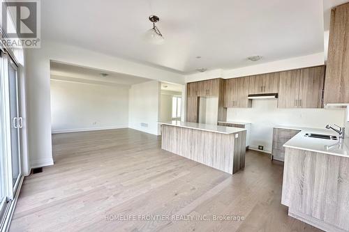 60 Vasey Road, Bradford West Gwillimbury, ON - Indoor Photo Showing Kitchen With Double Sink