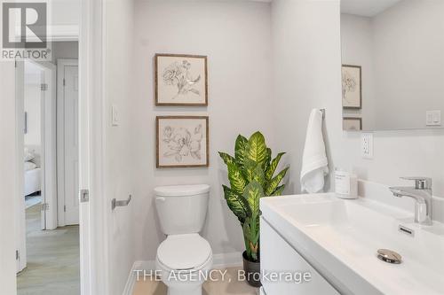 104 Fairholt Road S, Hamilton, ON - Indoor Photo Showing Bathroom