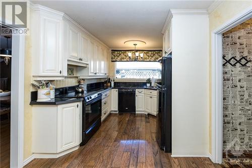 52 The Parkway, Ottawa, ON - Indoor Photo Showing Kitchen