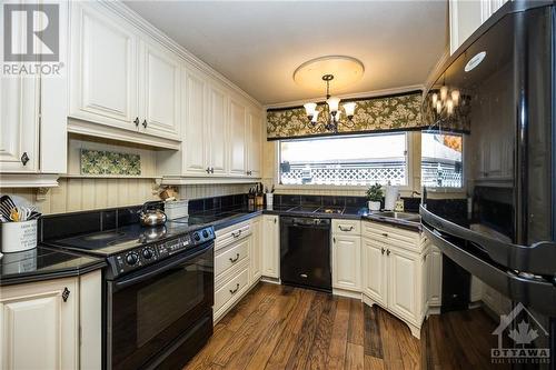 52 The Parkway, Ottawa, ON - Indoor Photo Showing Kitchen