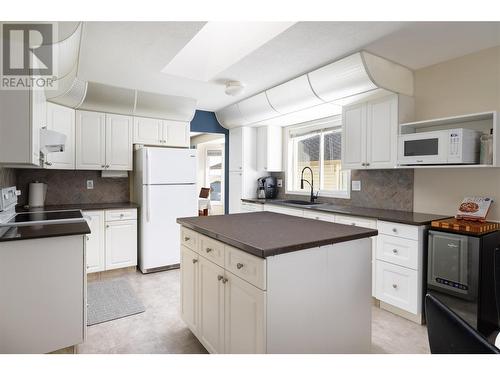 4210 Alexis Park Drive Unit# 7, Vernon, BC - Indoor Photo Showing Kitchen