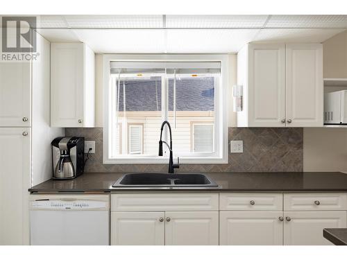 4210 Alexis Park Drive Unit# 7, Vernon, BC - Indoor Photo Showing Kitchen With Double Sink