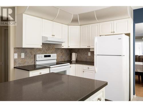 4210 Alexis Park Drive Unit# 7, Vernon, BC - Indoor Photo Showing Kitchen