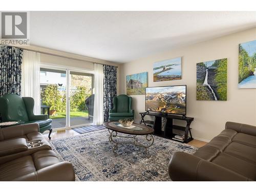 4210 Alexis Park Drive Unit# 7, Vernon, BC - Indoor Photo Showing Living Room