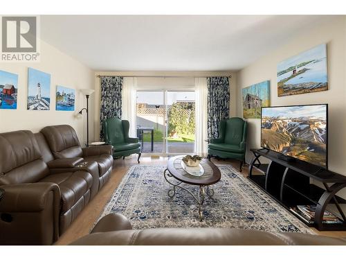 4210 Alexis Park Drive Unit# 7, Vernon, BC - Indoor Photo Showing Living Room