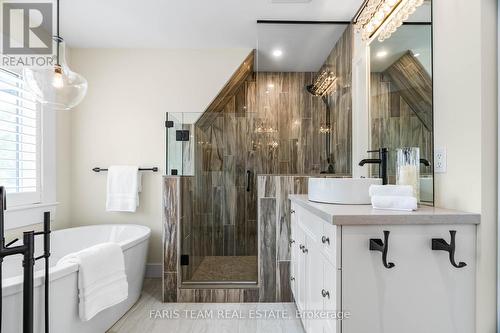 92 Nelson Street, Barrie, ON - Indoor Photo Showing Bathroom