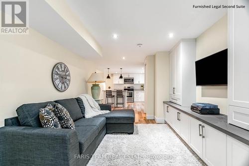 92 Nelson Street, Barrie, ON - Indoor Photo Showing Living Room