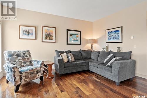 419 Greaves Crescent, Saskatoon, SK - Indoor Photo Showing Living Room