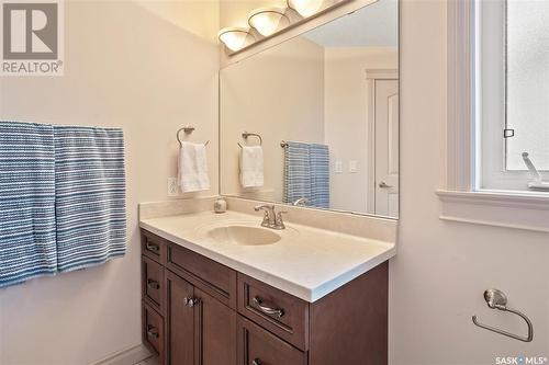 419 Greaves Crescent, Saskatoon, SK - Indoor Photo Showing Bathroom