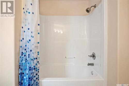 419 Greaves Crescent, Saskatoon, SK - Indoor Photo Showing Bathroom