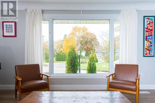 183 Sunnyridge Road, Hamilton, ON - Indoor Photo Showing Living Room