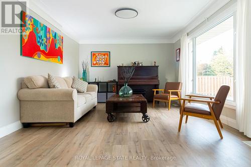 183 Sunnyridge Road, Hamilton, ON - Indoor Photo Showing Living Room