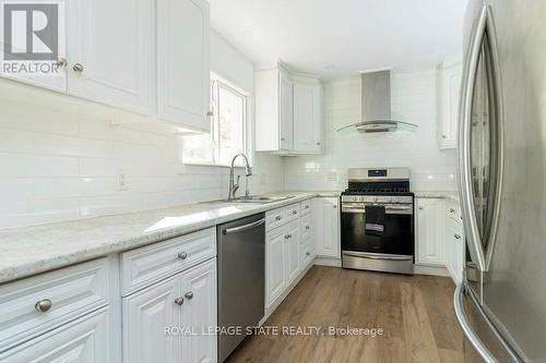 183 Sunnyridge Road, Hamilton, ON - Indoor Photo Showing Kitchen With Upgraded Kitchen