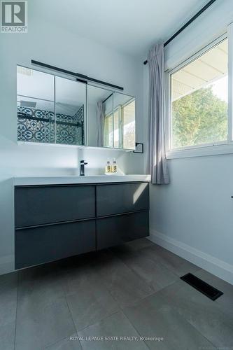 183 Sunnyridge Road, Hamilton, ON - Indoor Photo Showing Bathroom