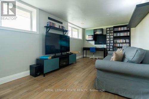 183 Sunnyridge Road, Hamilton, ON - Indoor Photo Showing Living Room