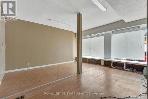 4528 Bridge Street, Niagara Falls, ON - Indoor Photo Showing Other Room