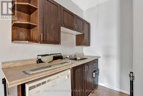 4528 Bridge Street, Niagara Falls, ON - Indoor Photo Showing Kitchen