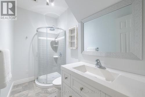 7 - 152 Albert Street, London, ON - Indoor Photo Showing Bathroom