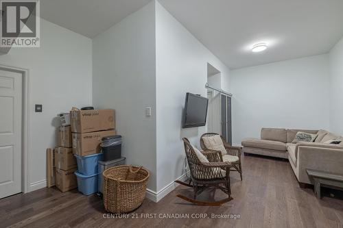 7 - 152 Albert Street, London, ON - Indoor