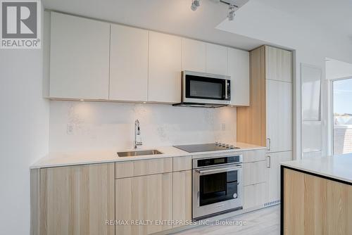 110 - 220 Missinnihe Way, Mississauga, ON - Indoor Photo Showing Kitchen