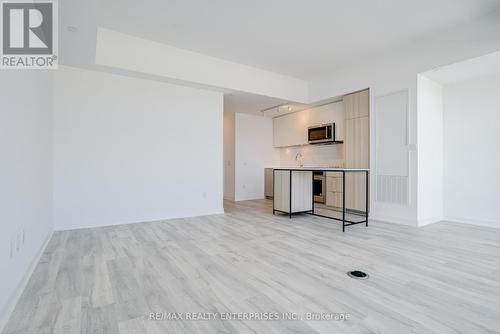 110 - 220 Missinnihe Way, Mississauga, ON - Indoor Photo Showing Kitchen