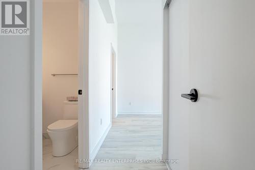 110 - 220 Missinnihe Way, Mississauga, ON - Indoor Photo Showing Bathroom