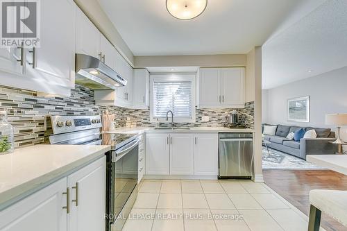 342 Sardinia Drive, Mississauga, ON - Indoor Photo Showing Kitchen With Stainless Steel Kitchen With Upgraded Kitchen