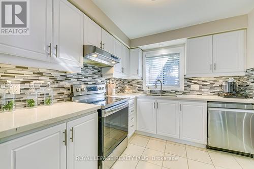 342 Sardinia Drive, Mississauga, ON - Indoor Photo Showing Kitchen With Stainless Steel Kitchen With Upgraded Kitchen