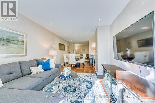 342 Sardinia Drive, Mississauga, ON - Indoor Photo Showing Living Room