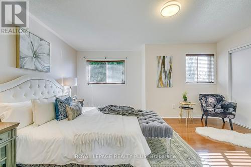 342 Sardinia Drive, Mississauga, ON - Indoor Photo Showing Bedroom