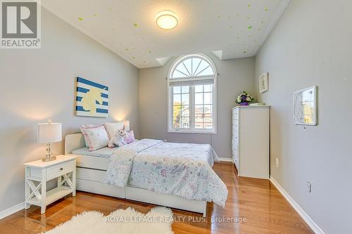 342 Sardinia Drive, Mississauga, ON - Indoor Photo Showing Bedroom