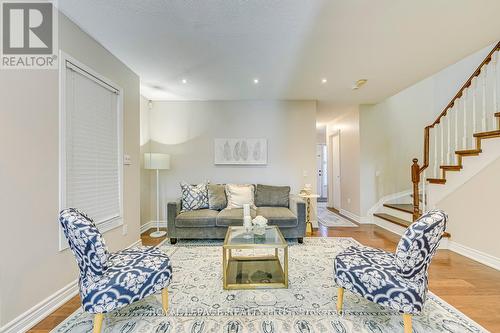 342 Sardinia Drive, Mississauga, ON - Indoor Photo Showing Living Room