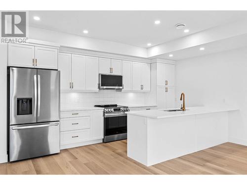 1179 Crestline Street, Kamloops, BC - Indoor Photo Showing Kitchen With Upgraded Kitchen