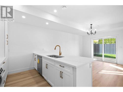 1179 Crestline Street, Kamloops, BC - Indoor Photo Showing Kitchen With Double Sink