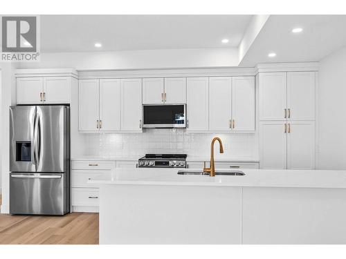 1179 Crestline Street, Kamloops, BC - Indoor Photo Showing Kitchen With Upgraded Kitchen