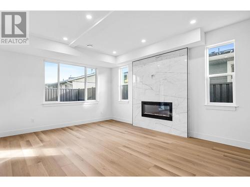 1179 Crestline Street, Kamloops, BC - Indoor Photo Showing Living Room With Fireplace