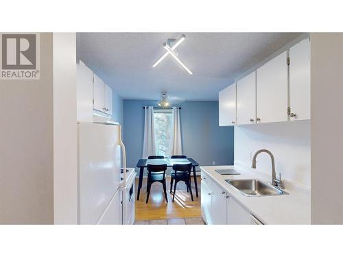 1108 23Rd Avenue N Unit# 310, Cranbrook, BC - Indoor Photo Showing Kitchen