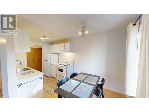 1108 23Rd Avenue N Unit# 310, Cranbrook, BC - Indoor Photo Showing Kitchen