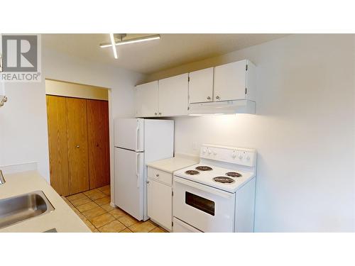 1108 23Rd Avenue N Unit# 310, Cranbrook, BC - Indoor Photo Showing Kitchen