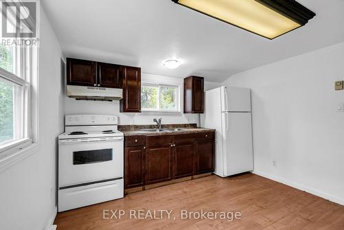 10 Whitehead Avenue, Cornwall, ON - Indoor Photo Showing Kitchen With Double Sink