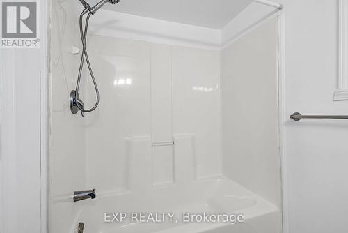 10 Whitehead Avenue, Cornwall, ON - Indoor Photo Showing Bathroom