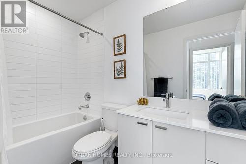 806 - 576 Front Street W, Toronto, ON - Indoor Photo Showing Bathroom