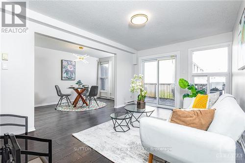 7 - 3415 Uplands Drive, Ottawa, ON - Indoor Photo Showing Living Room