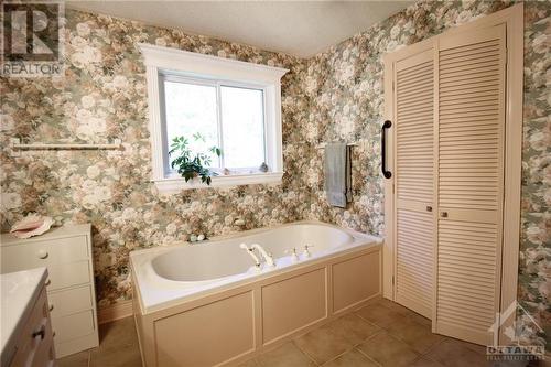 Large Bathroom - 797 Eighth Concession Road, Westport, ON - Indoor Photo Showing Bathroom